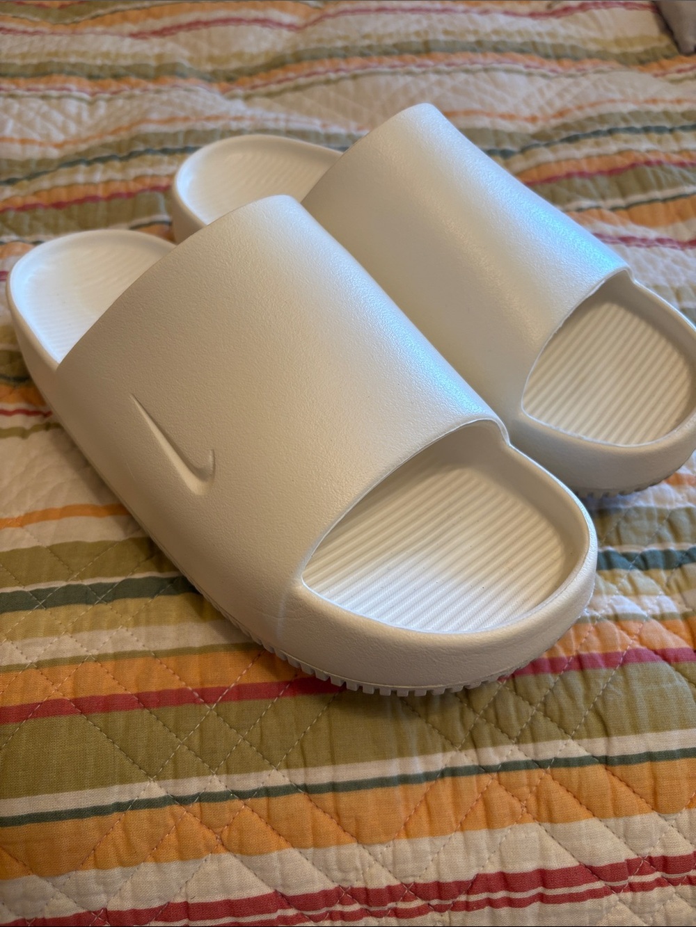 Nike 8 ladies / men’s 7  White Slide Sandals